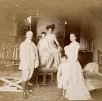 1898 Charles Henry Minot, Mrs Joseph Grafton Minot and Grafton Winthrop Minot and their portrait, Berwick Lodge, Ryde, Isle of Wight