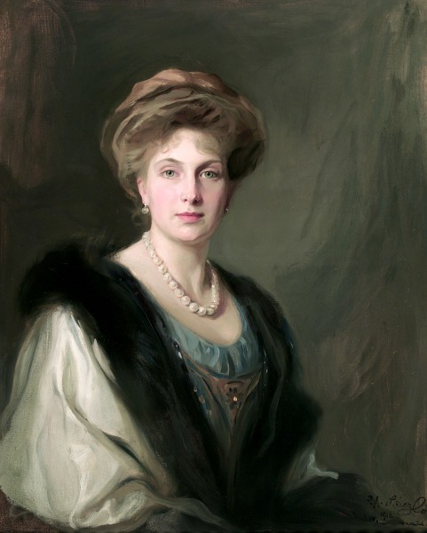 Spain, Queen Victoria Eugenia of, née Princess Victoria Eugénie Julia Ena of Battenberg; Consort of Alfonso XIII 7933